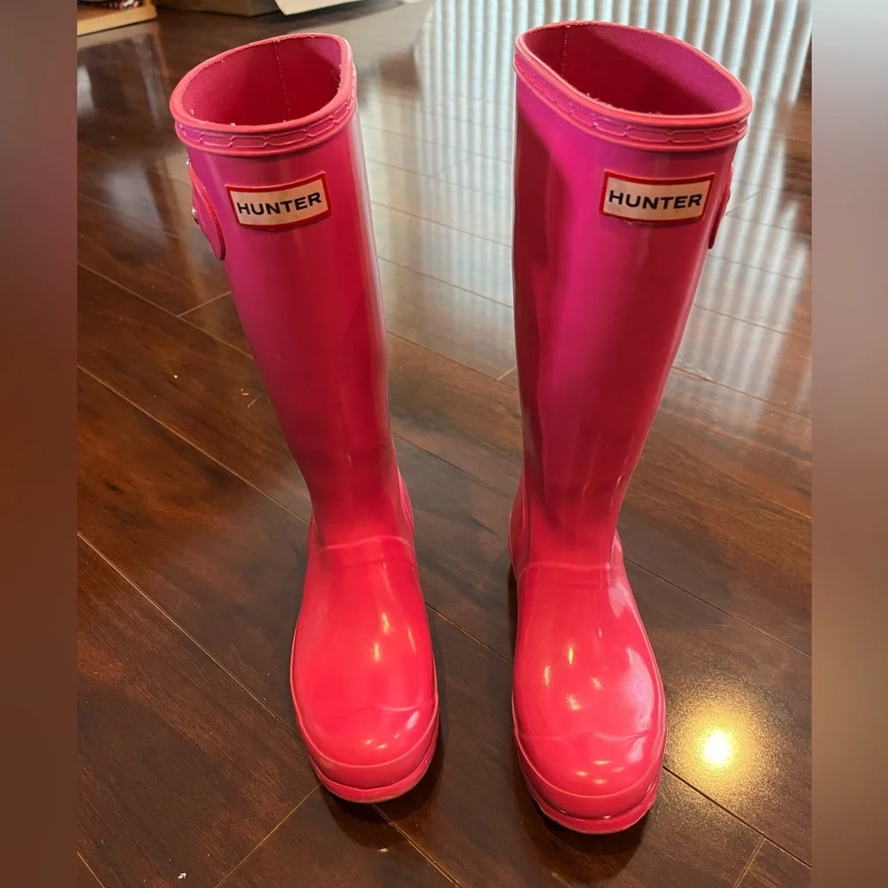 EUC - Hunter Hot Pink High Calf Rain Boots - Girls Size 6  - with box